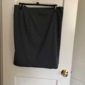 Zippered grey midi skirt in wool